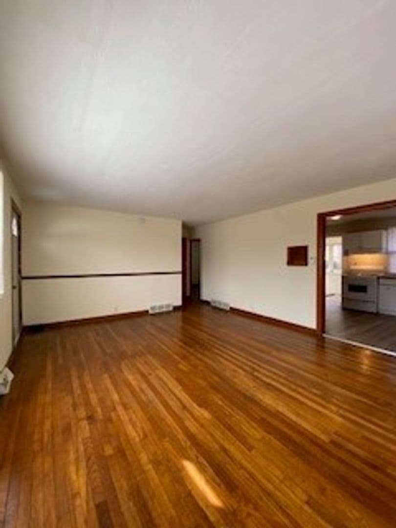 South Bend House: 55363 Lexington Ave