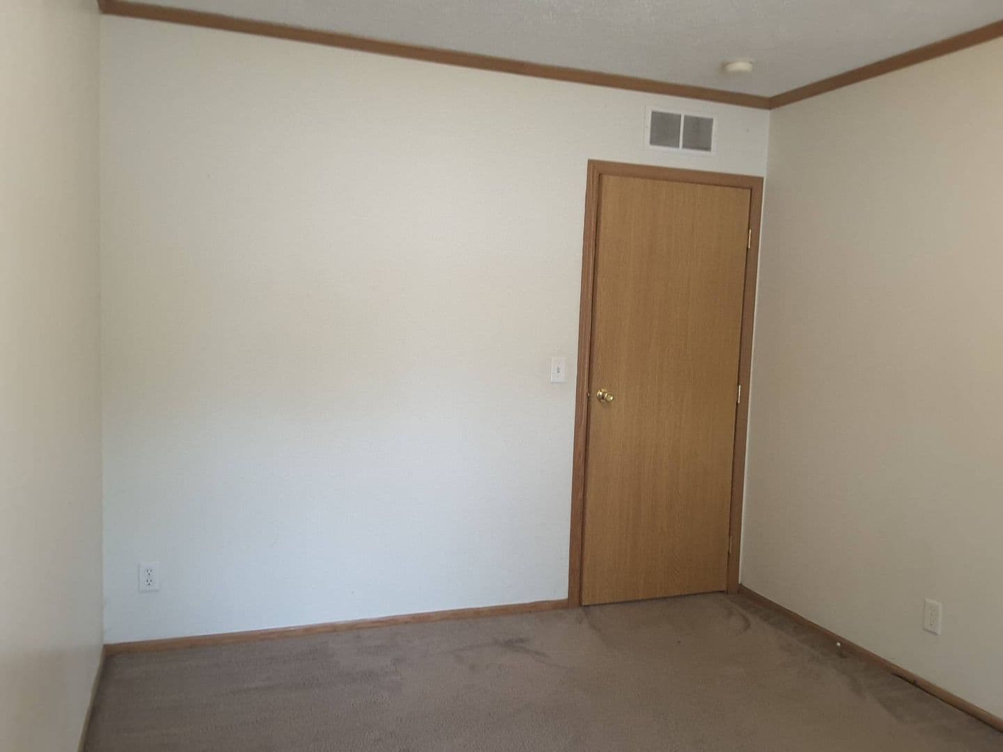 Goshen Apartment: 201 Olive St.