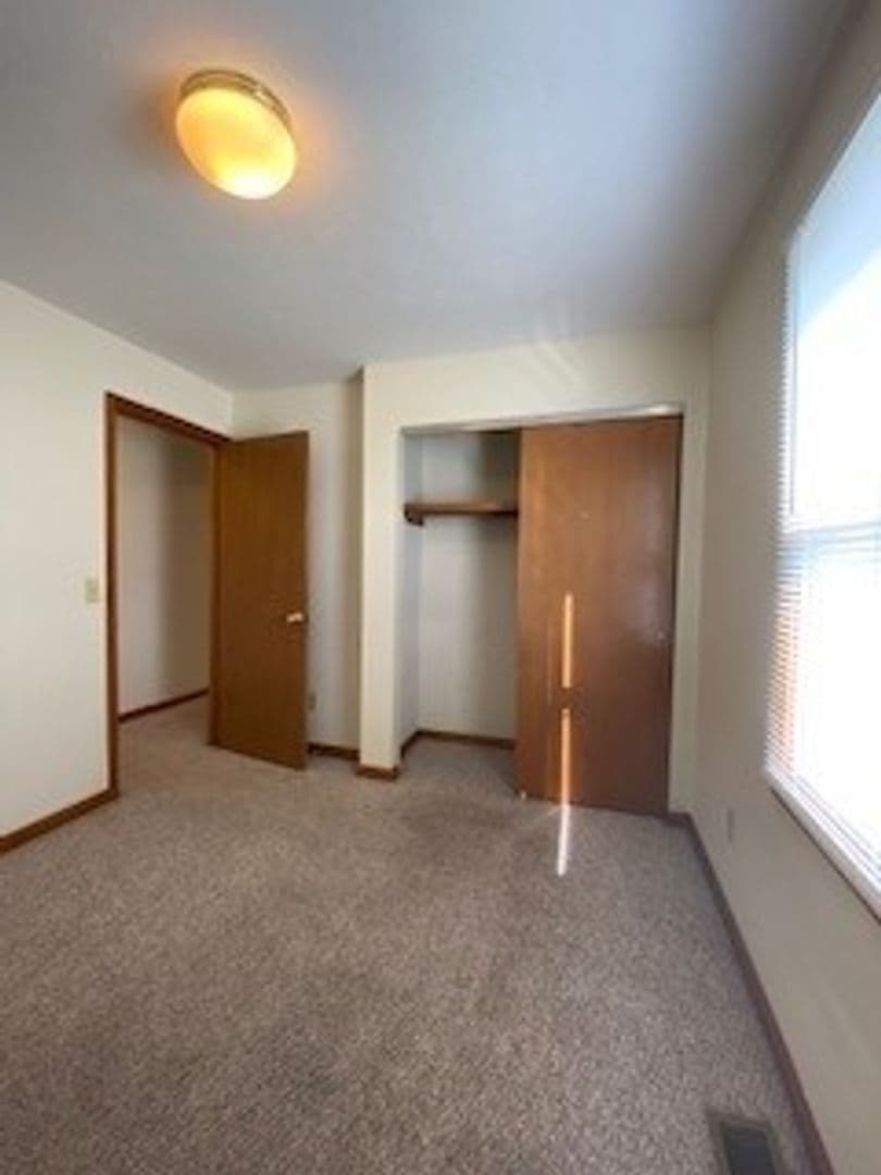 Nappanee Apartment: 212 Stonewall Court
