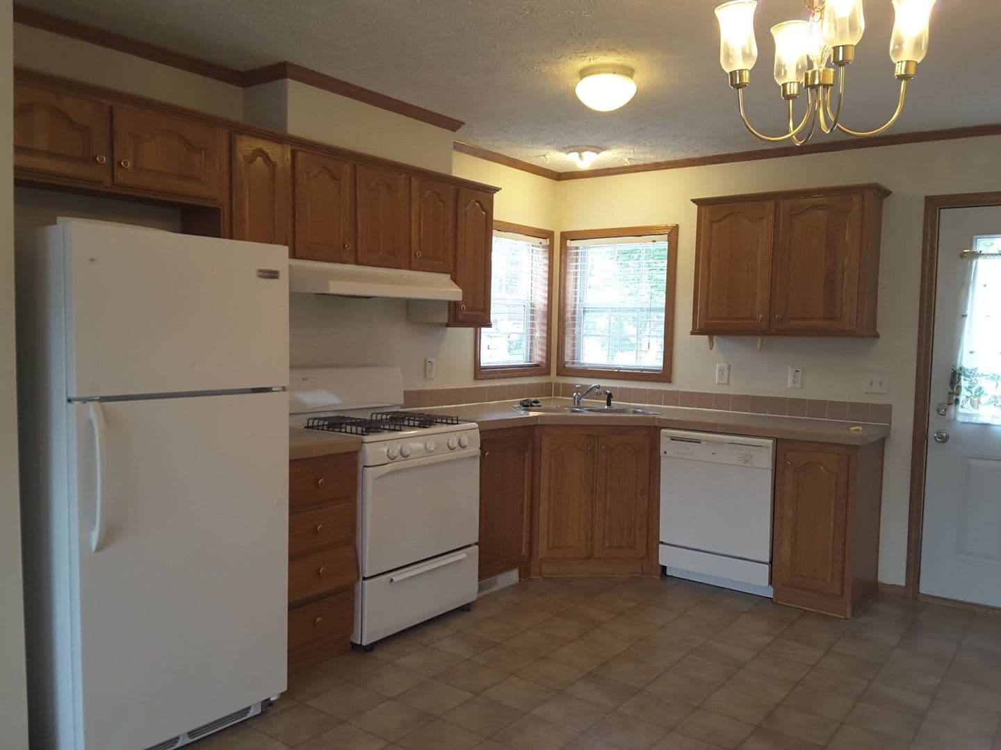 Goshen Apartment: 201 Olive St.