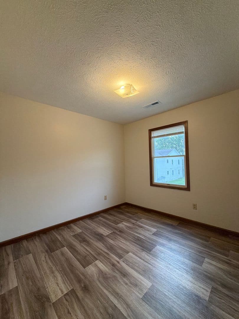 Nappanee Apartment: 213 Stonewall Court