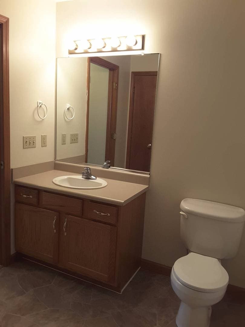 Nappanee Apartment: 217 Stonewall Court