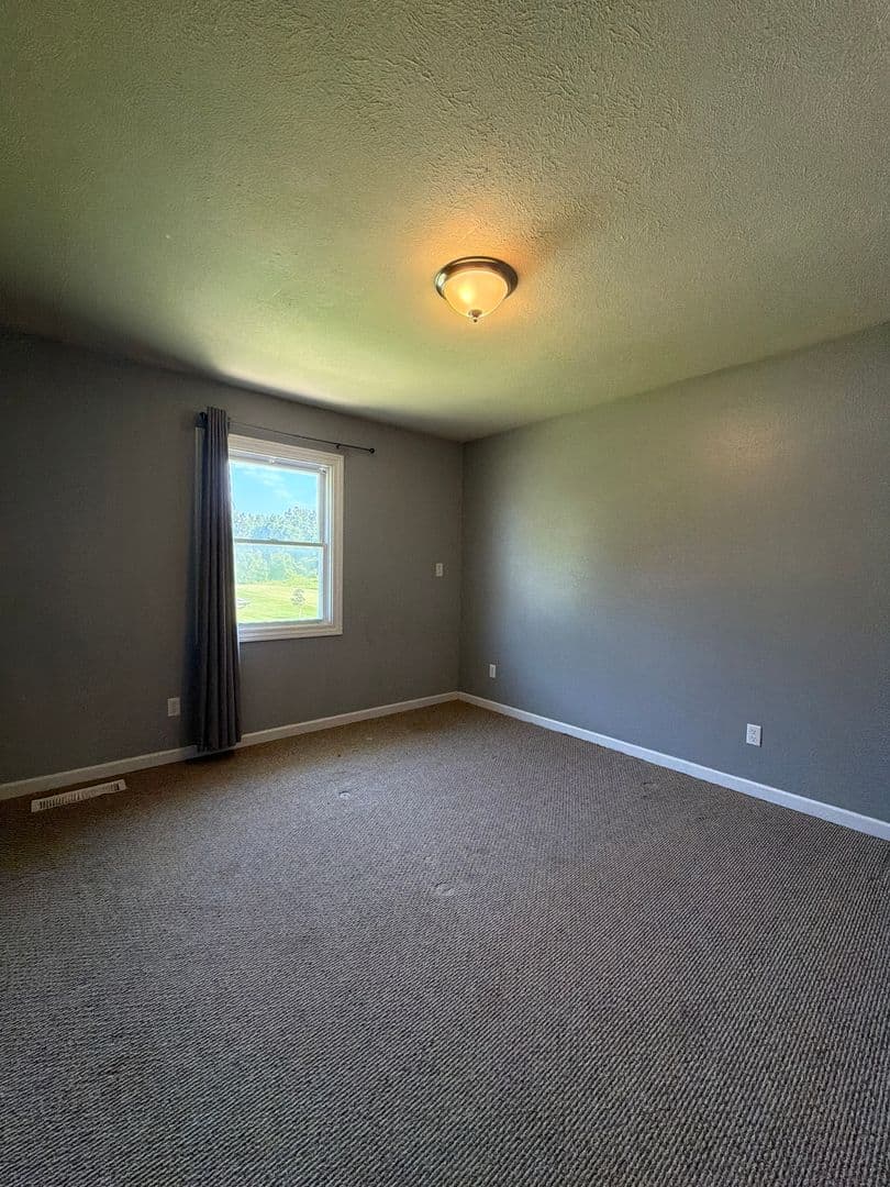 Elkhart Apartment: 1406 County Road 6 East