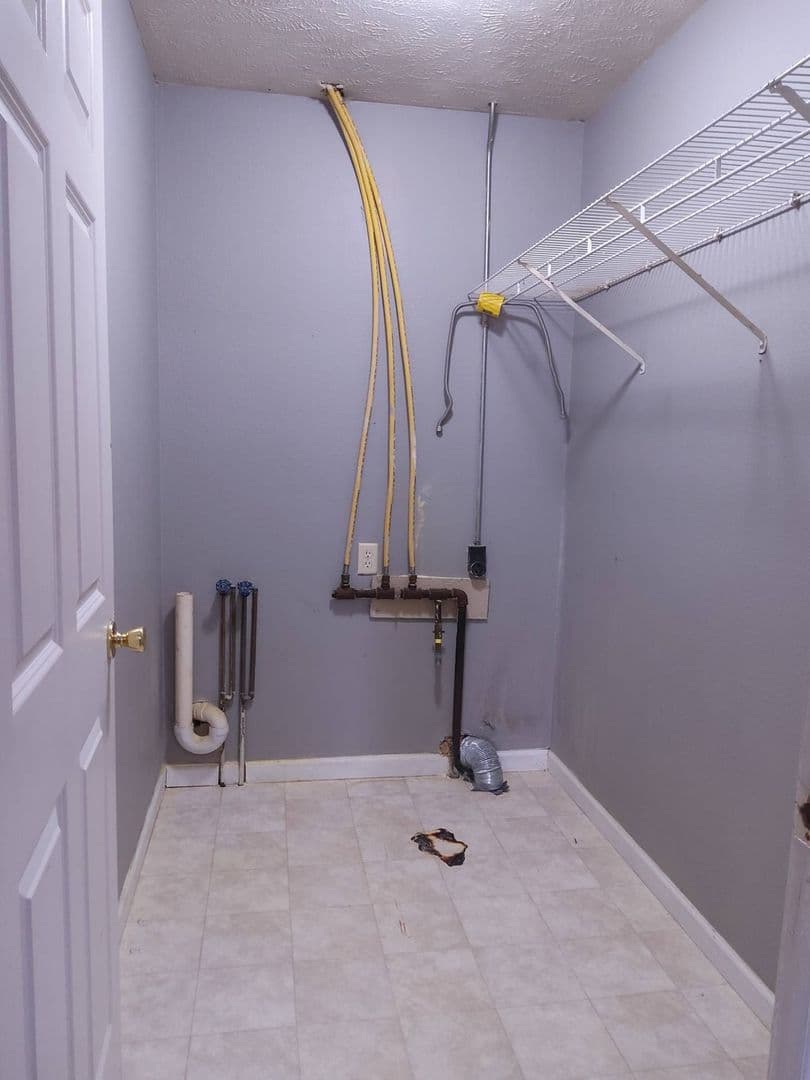 Middlebury Apartment: 818 Antler Dr