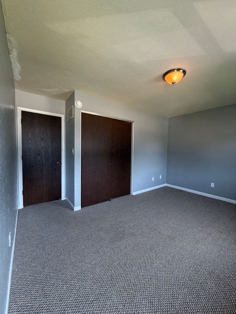 Elkhart Apartment: 1406 County Road 6 East