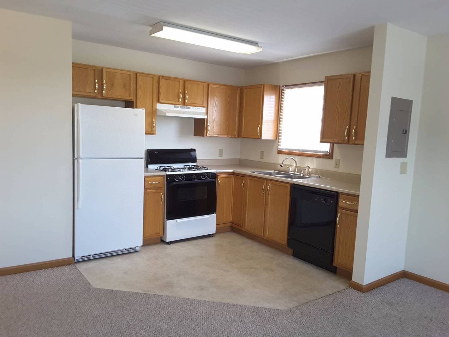 Nappanee Apartment: 217 Stonewall Court