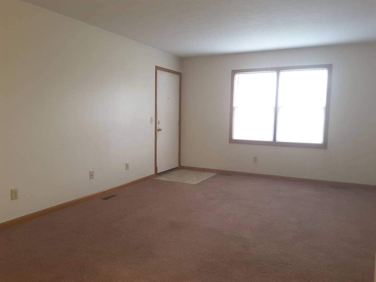 Nappanee Apartment: 215 Stonewall Court