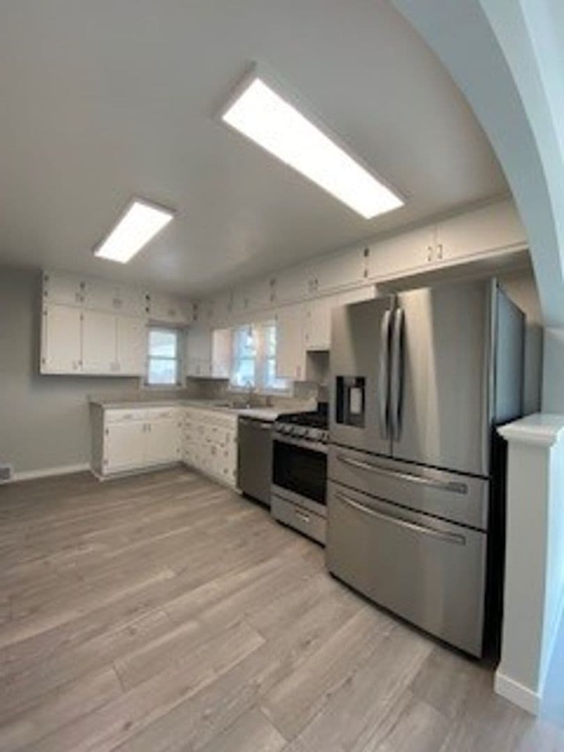 Middlebury House: 721 S Main