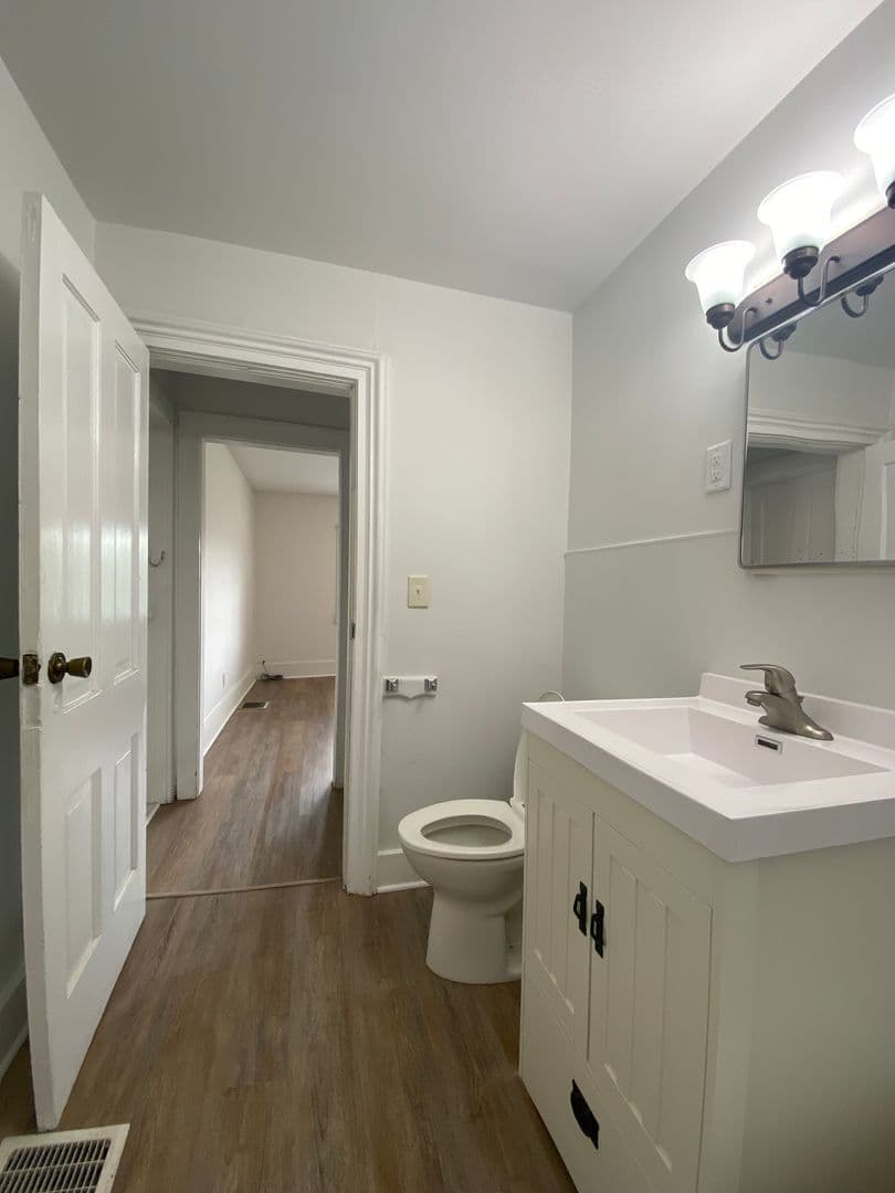 Goshen Apartment: 68037 Franklin St