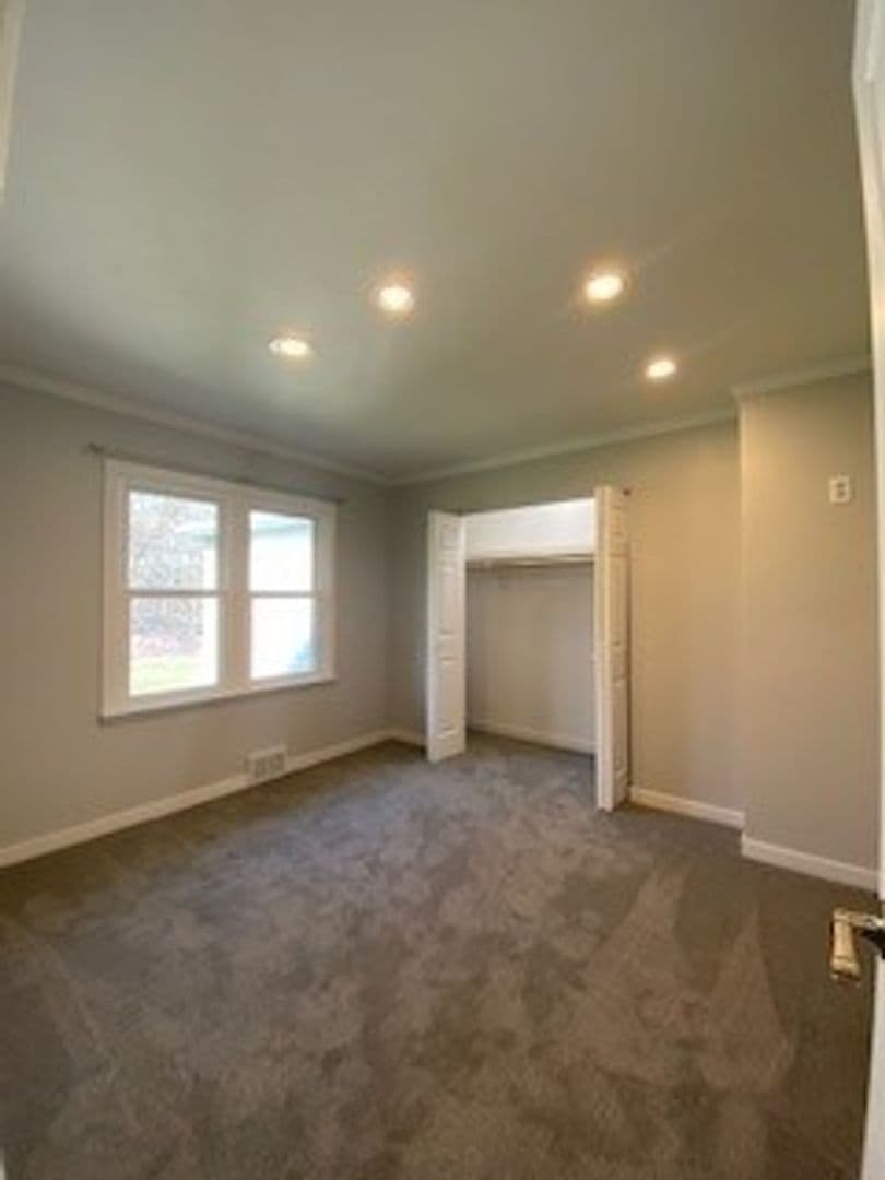 Middlebury House: 721 S Main
