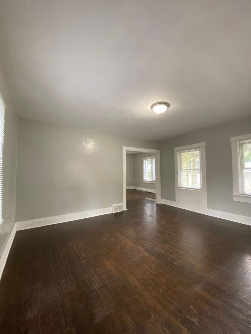 Goshen House: 615 W Wilkinson St
