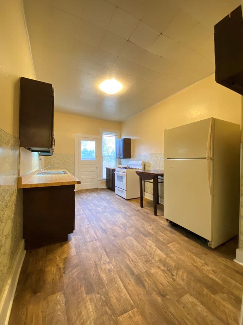 Goshen Apartment: 118 S. 6th Street
