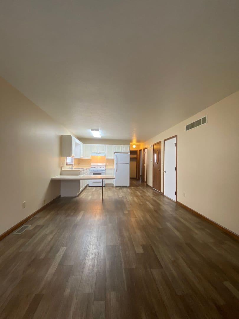 Goshen Apartment: 1007 Zollinger Rd