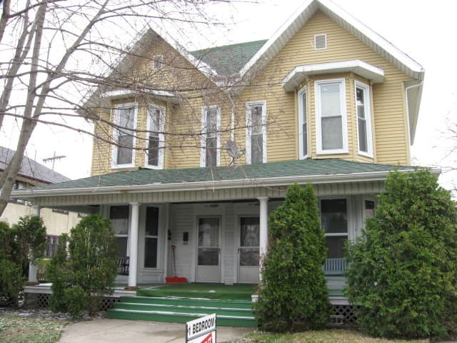 Goshen Apartment: 118 S. 6th Street