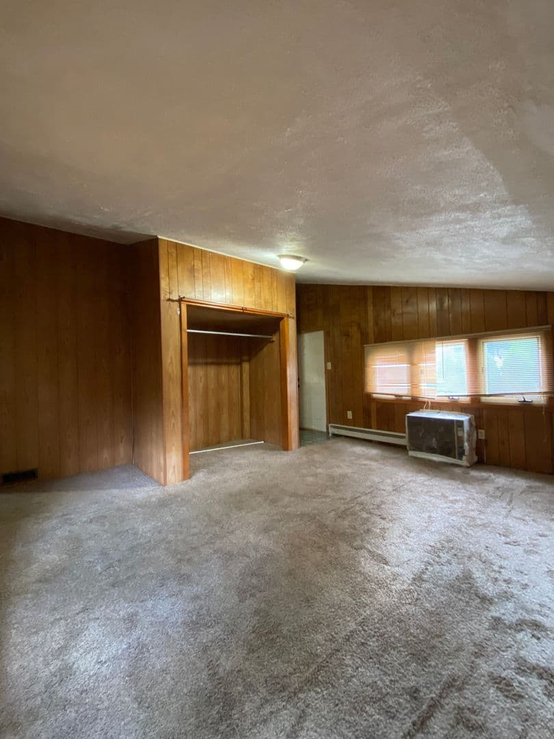 Goshen House: 615 W Wilkinson St