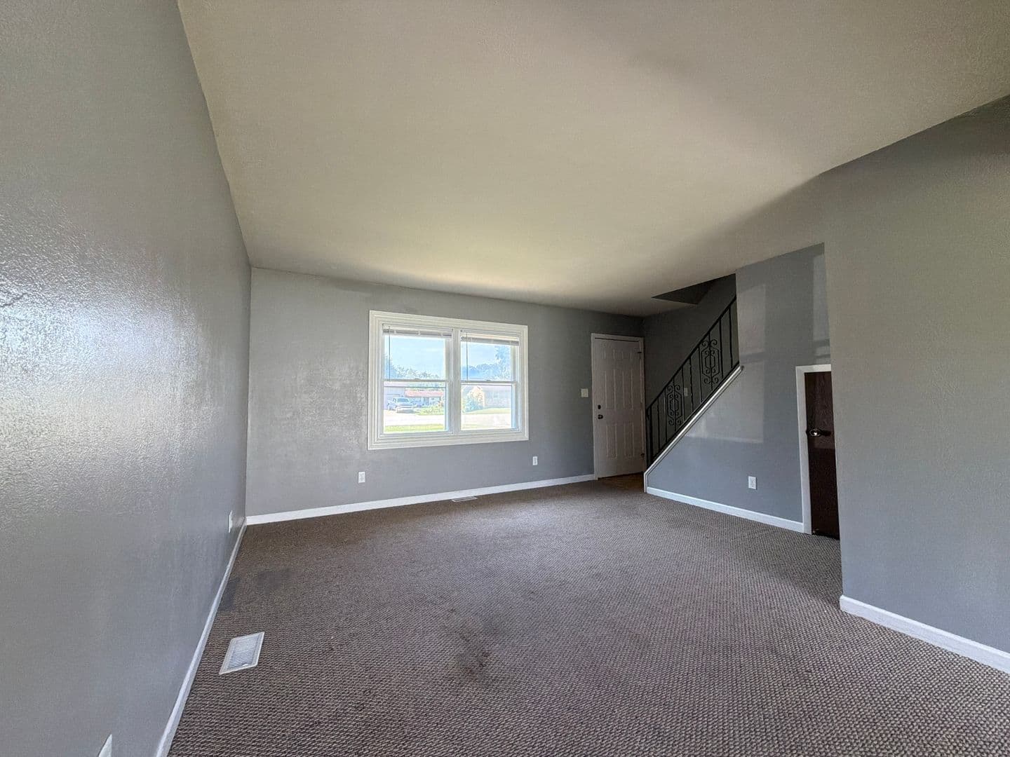 Elkhart Apartment: 1406 County Road 6 East