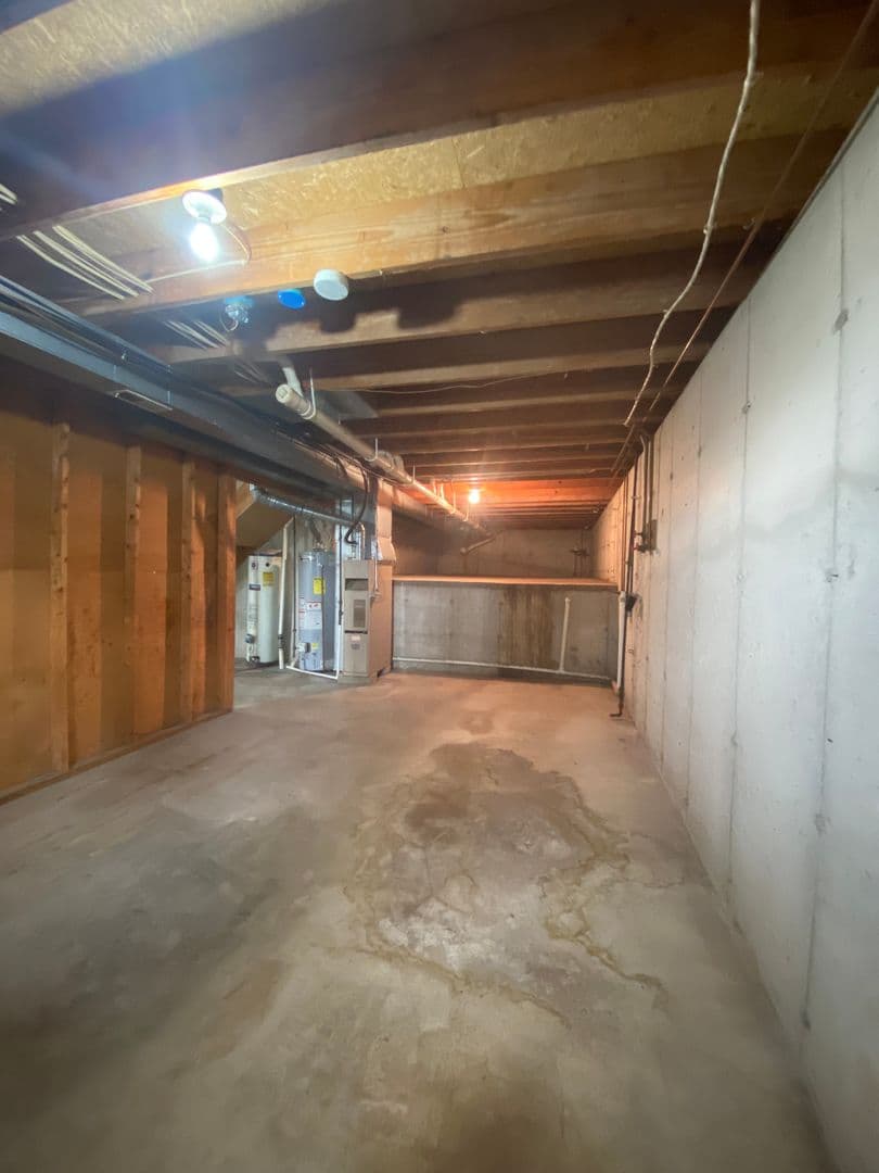 Goshen Apartment: 1007 Zollinger Rd