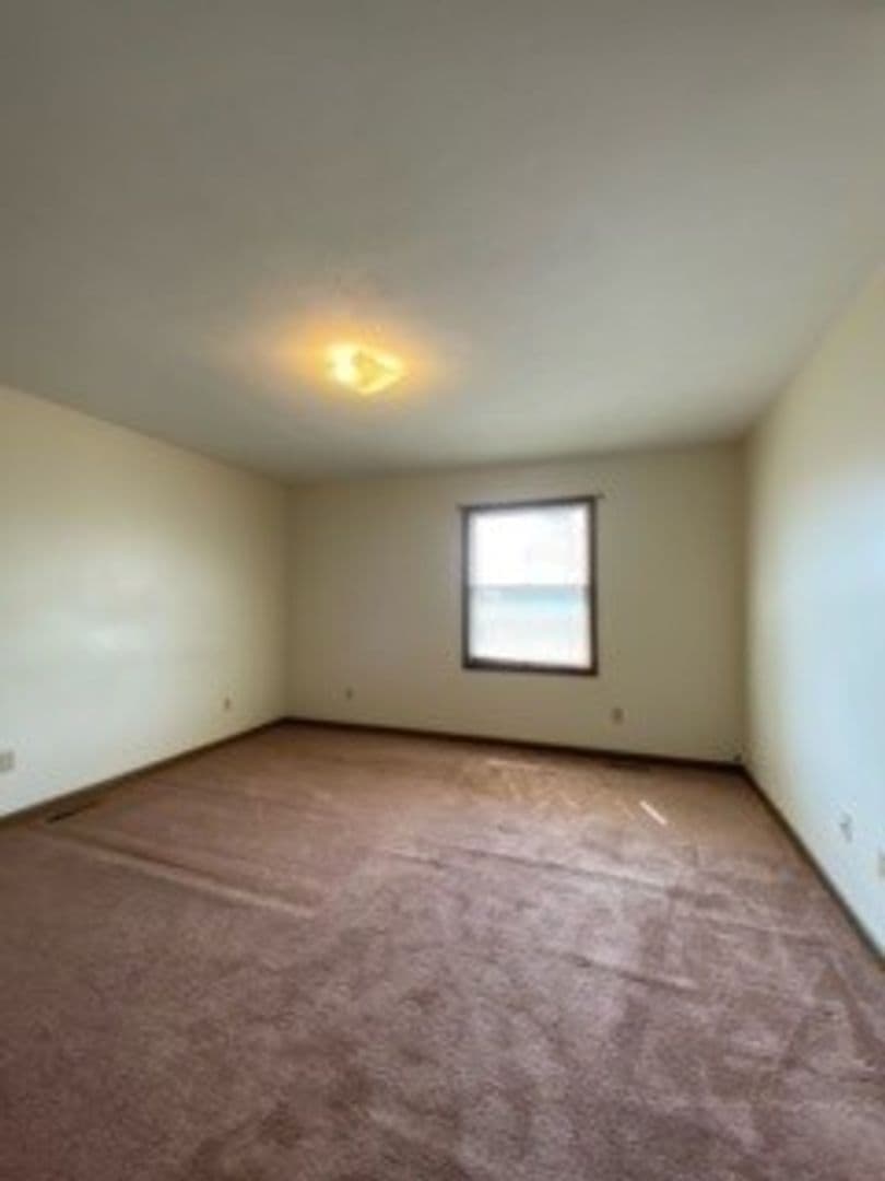 Nappanee Apartment: 202 Stonewall Court