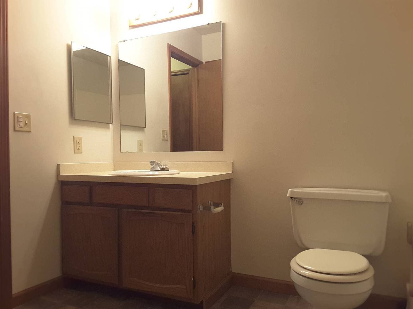 Nappanee Apartment: 205 Stonewall Court