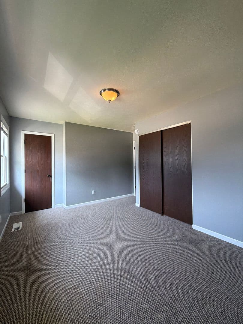 Elkhart Apartment: 1406 County Road 6 East