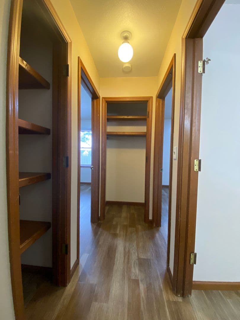 Goshen Apartment: 1007 Zollinger Rd