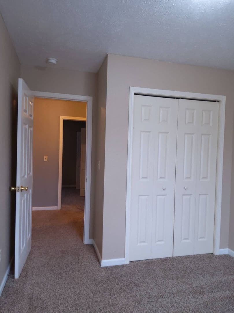 Middlebury Apartment: 818 Antler Dr