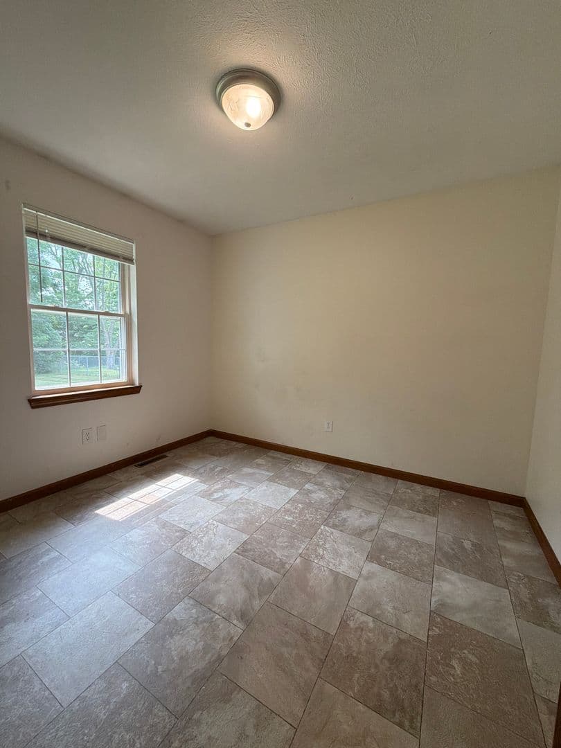 Goshen House: 819 Colonial Manor