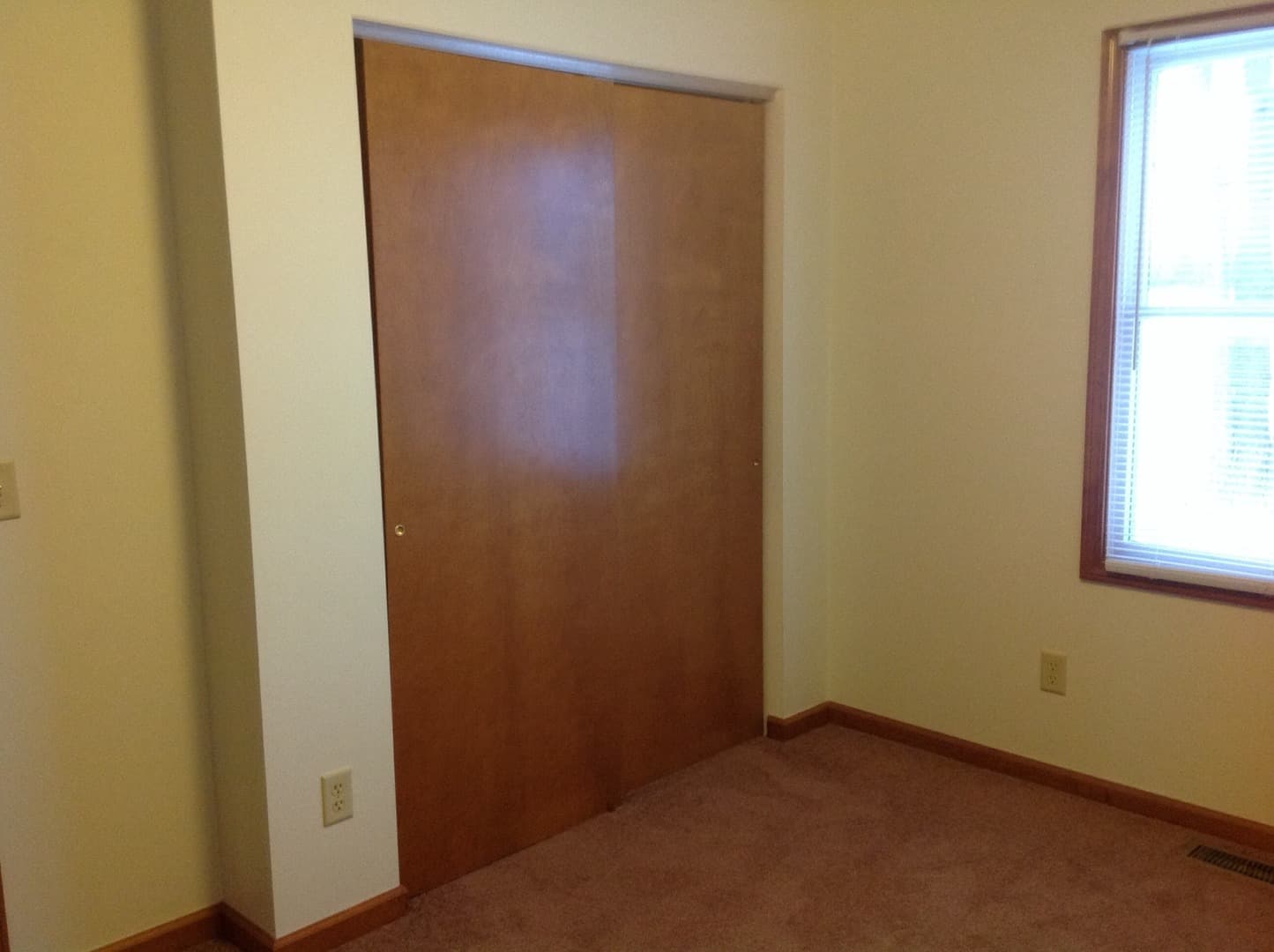 Nappanee Apartment: 215 Stonewall Court
