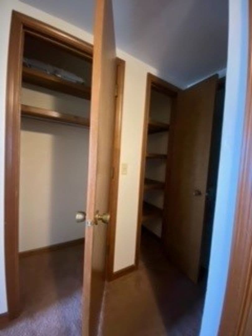 Nappanee Apartment: 202 Stonewall Court