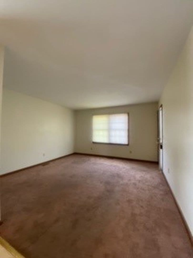 Nappanee Apartment: 202 Stonewall Court