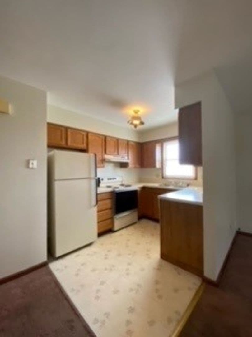 Nappanee Apartment: 202 Stonewall Court