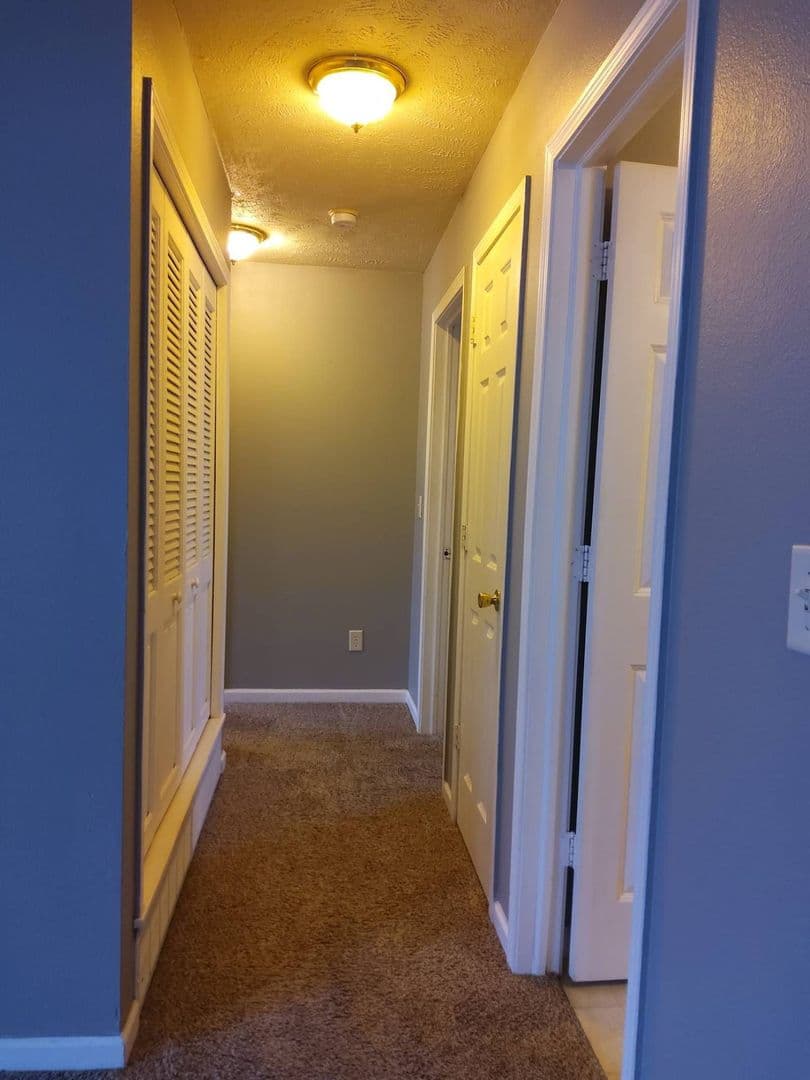 Middlebury Apartment: 818 Antler Dr