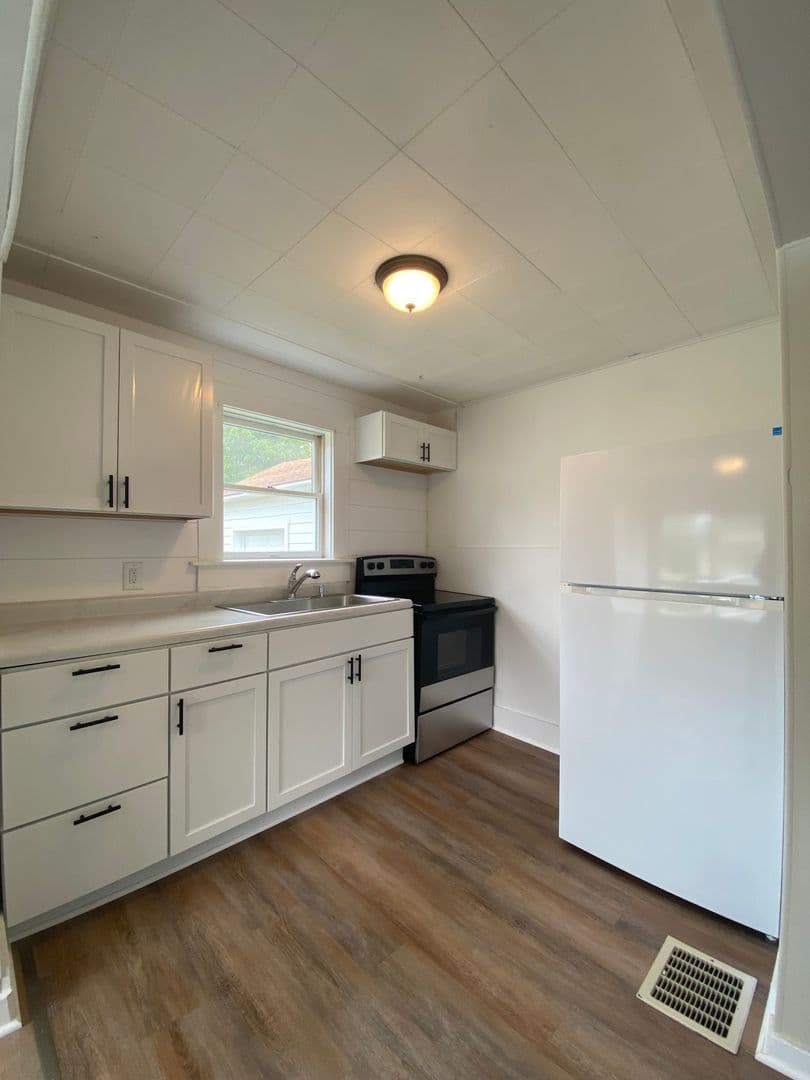 Goshen Apartment: 68037 Franklin St