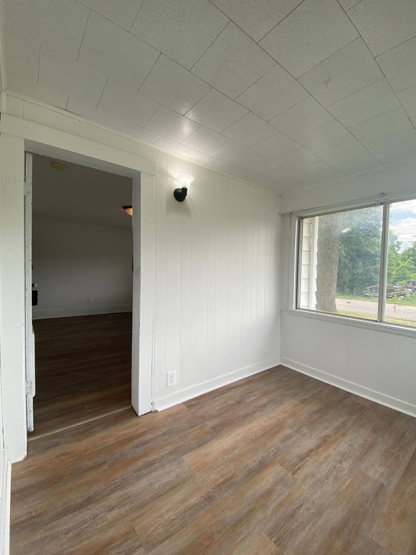 Goshen Apartment: 68037 Franklin St