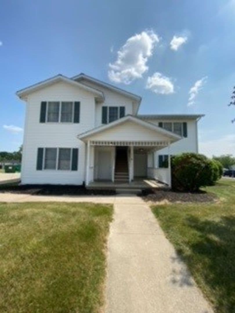 Nappanee Apartment: 202 Stonewall Court