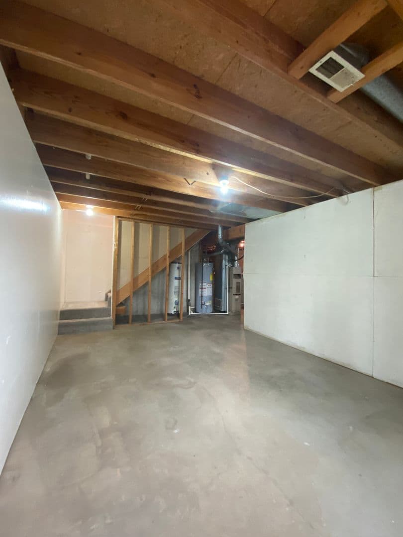 Goshen Apartment: 1007 Zollinger Rd