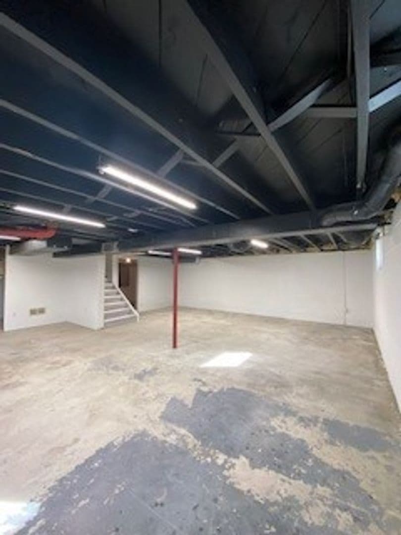 Middlebury House: 721 S Main