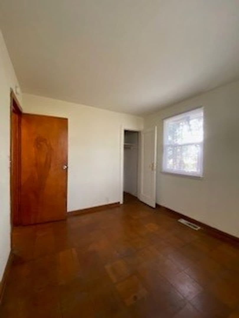 South Bend House: 55363 Lexington Ave