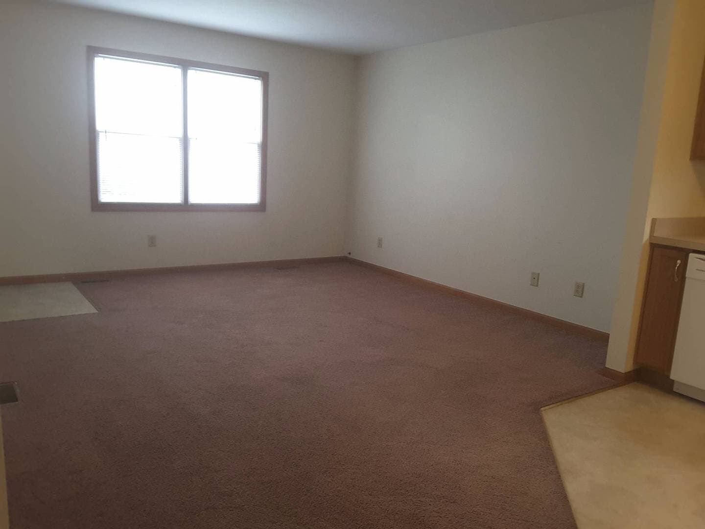 Nappanee Apartment: 215 Stonewall Court