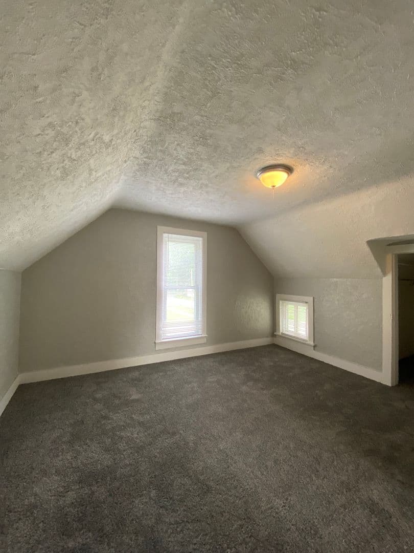 Goshen House: 615 W Wilkinson St
