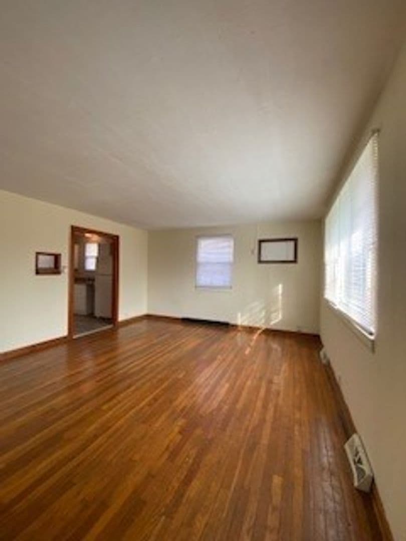 South Bend House: 55363 Lexington Ave
