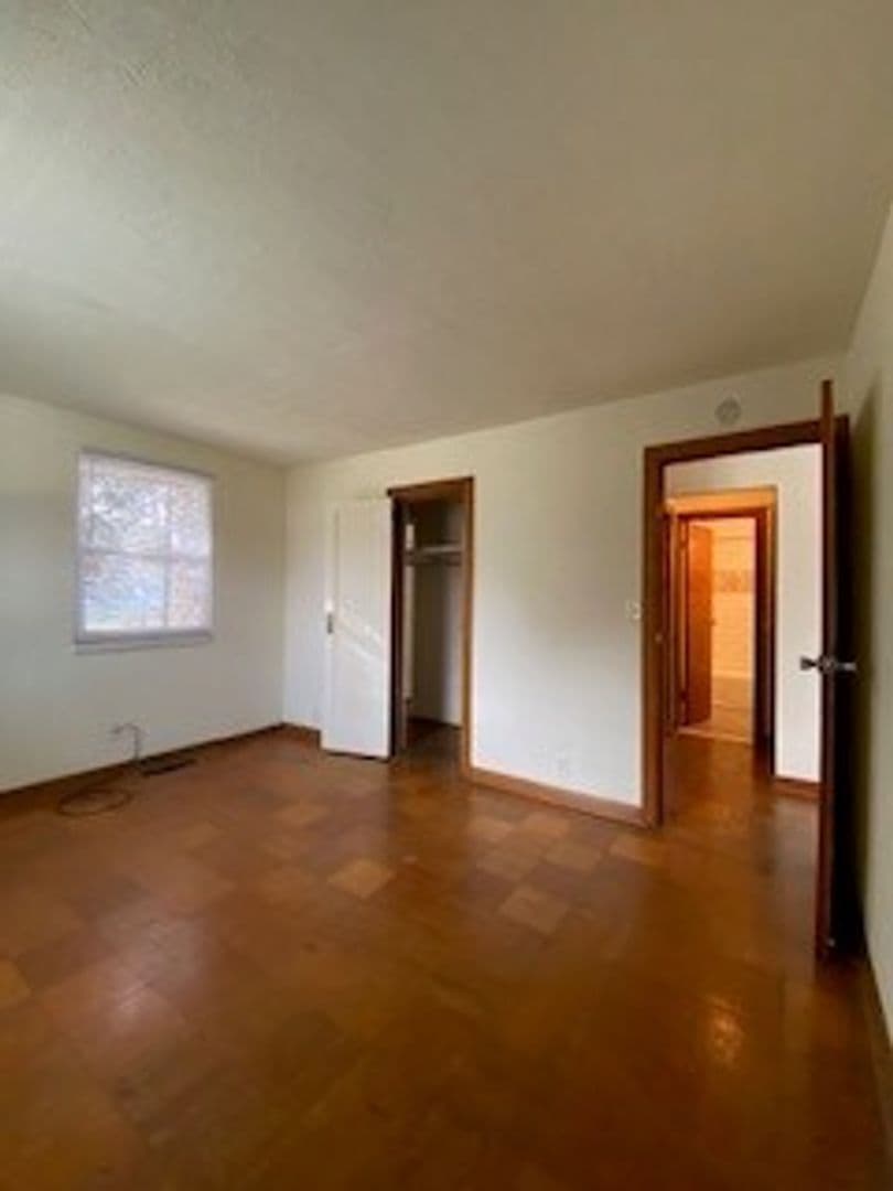 South Bend House: 55363 Lexington Ave