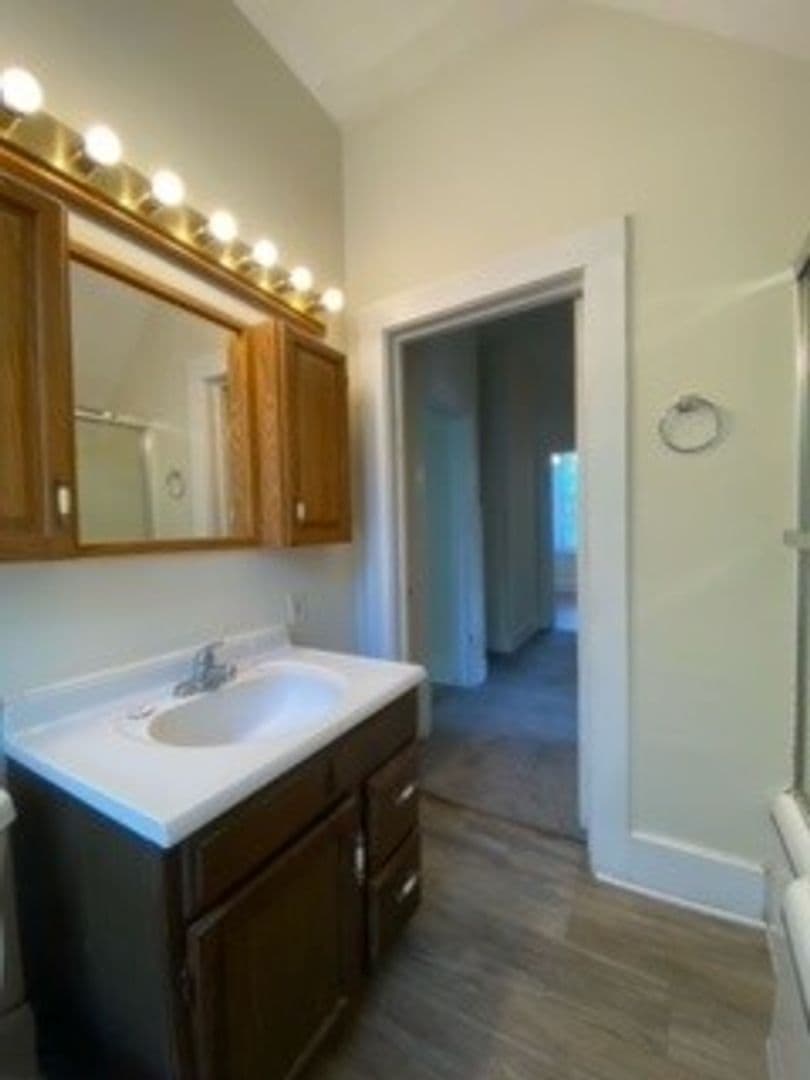 Goshen Apartment: 813 S 8th