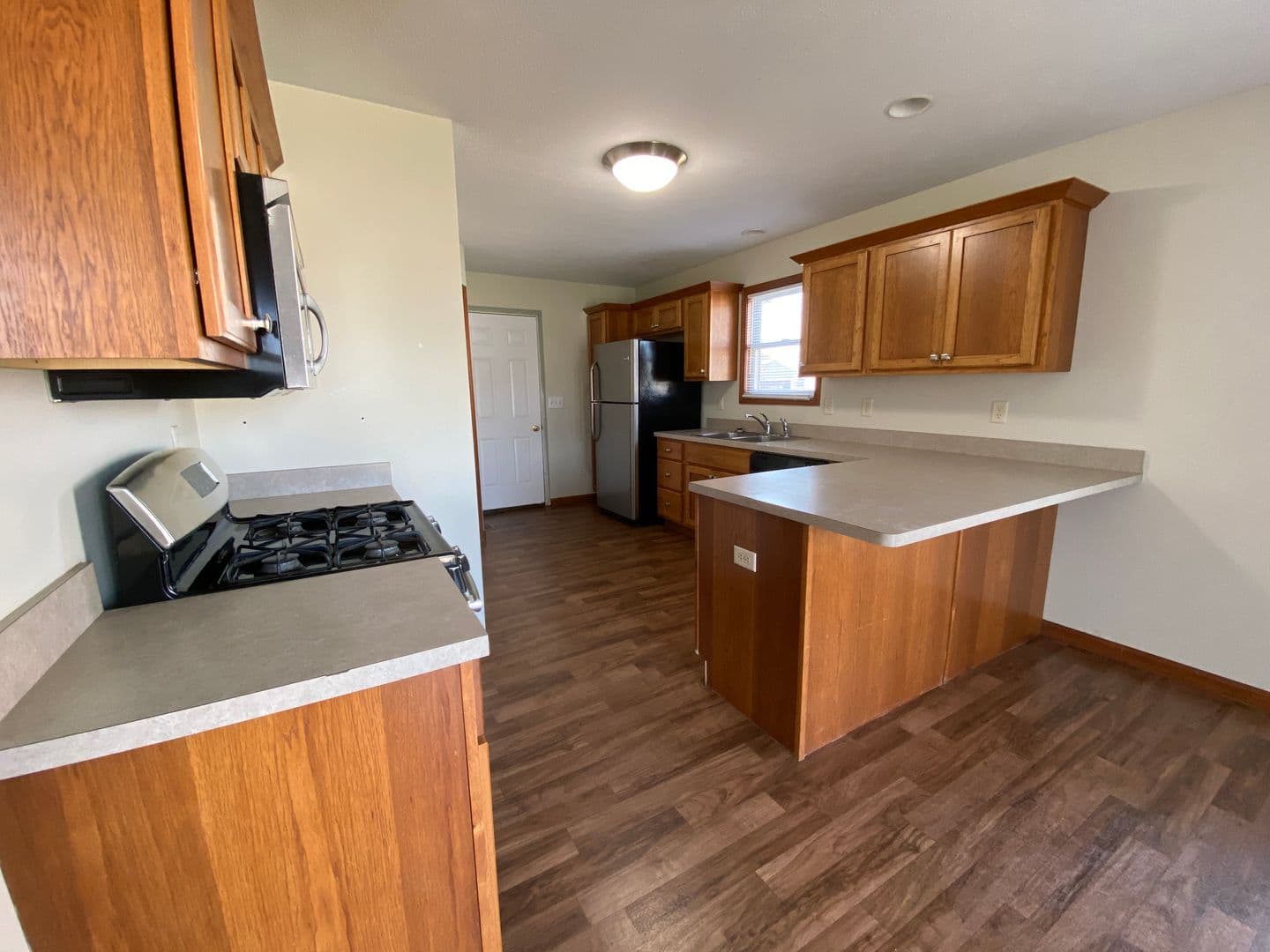 New Paris House: 18347 Gyr Court