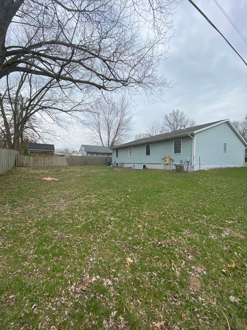 Goshen Apartment: 1007 Zollinger Rd