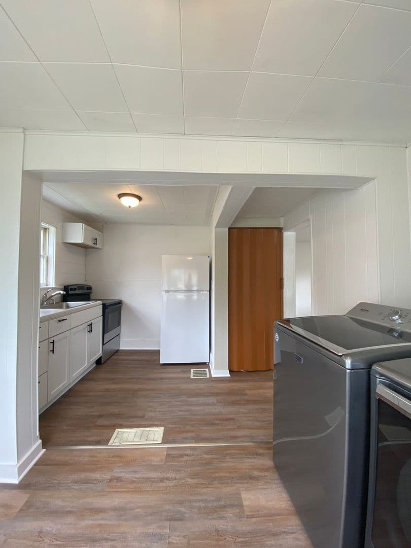 Goshen Apartment: 68037 Franklin St