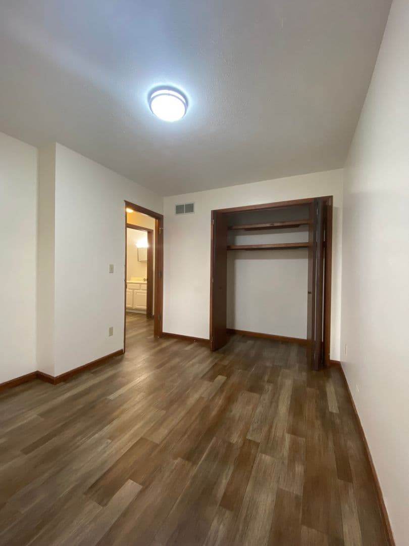 Goshen Apartment: 1007 Zollinger Rd