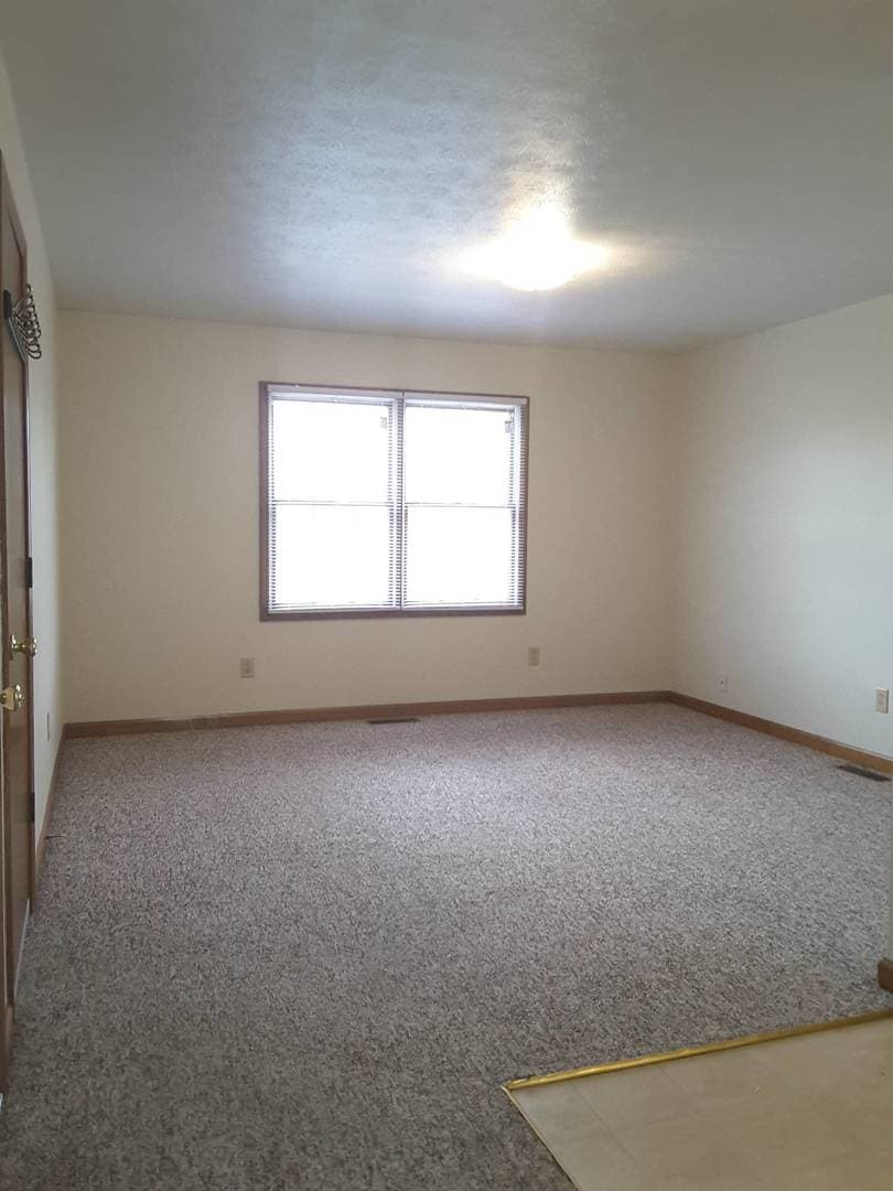 Nappanee Apartment: 205 Stonewall Court