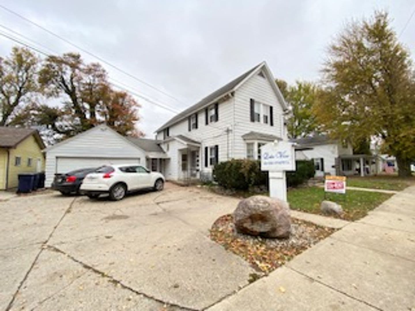 Warsaw Apartment: 748 N Lake St
