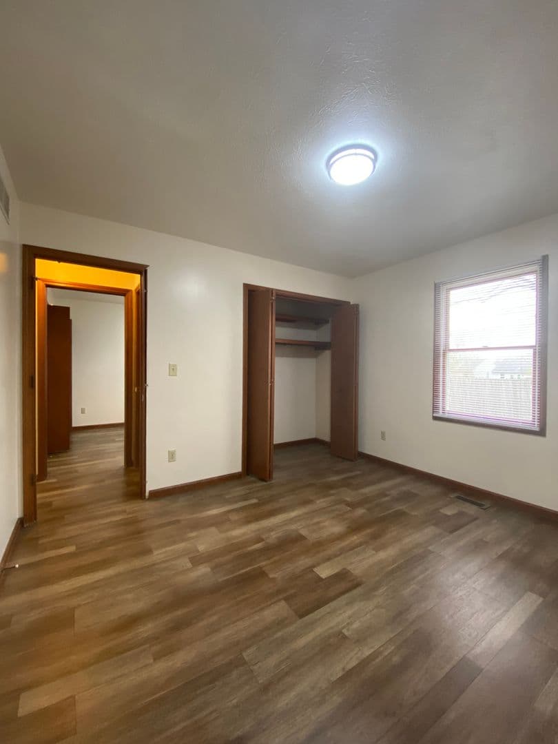 Goshen Apartment: 1007 Zollinger Rd